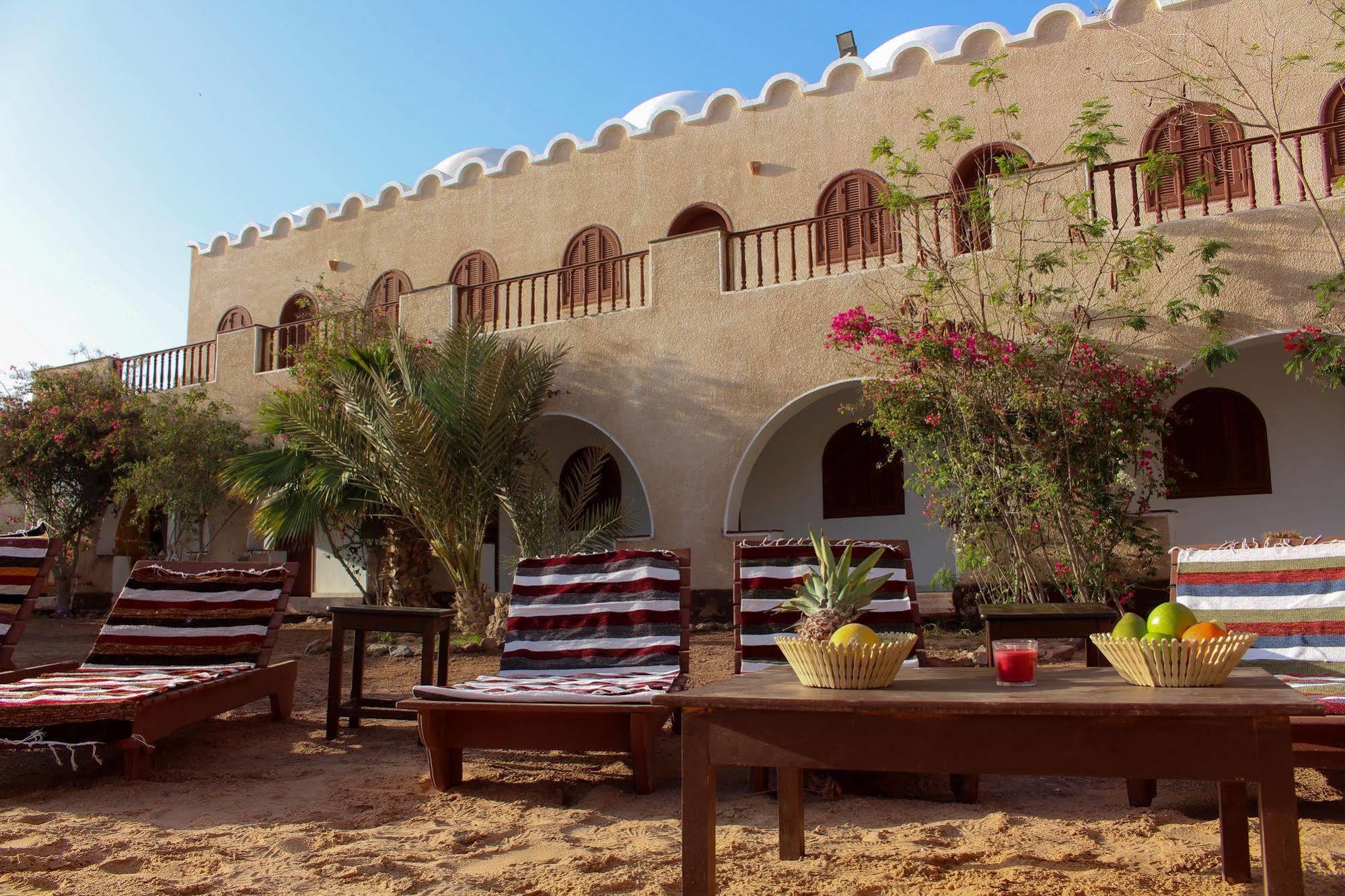 فندق ومركز غوص غواصى دهب المظهر الخارجي الصورة