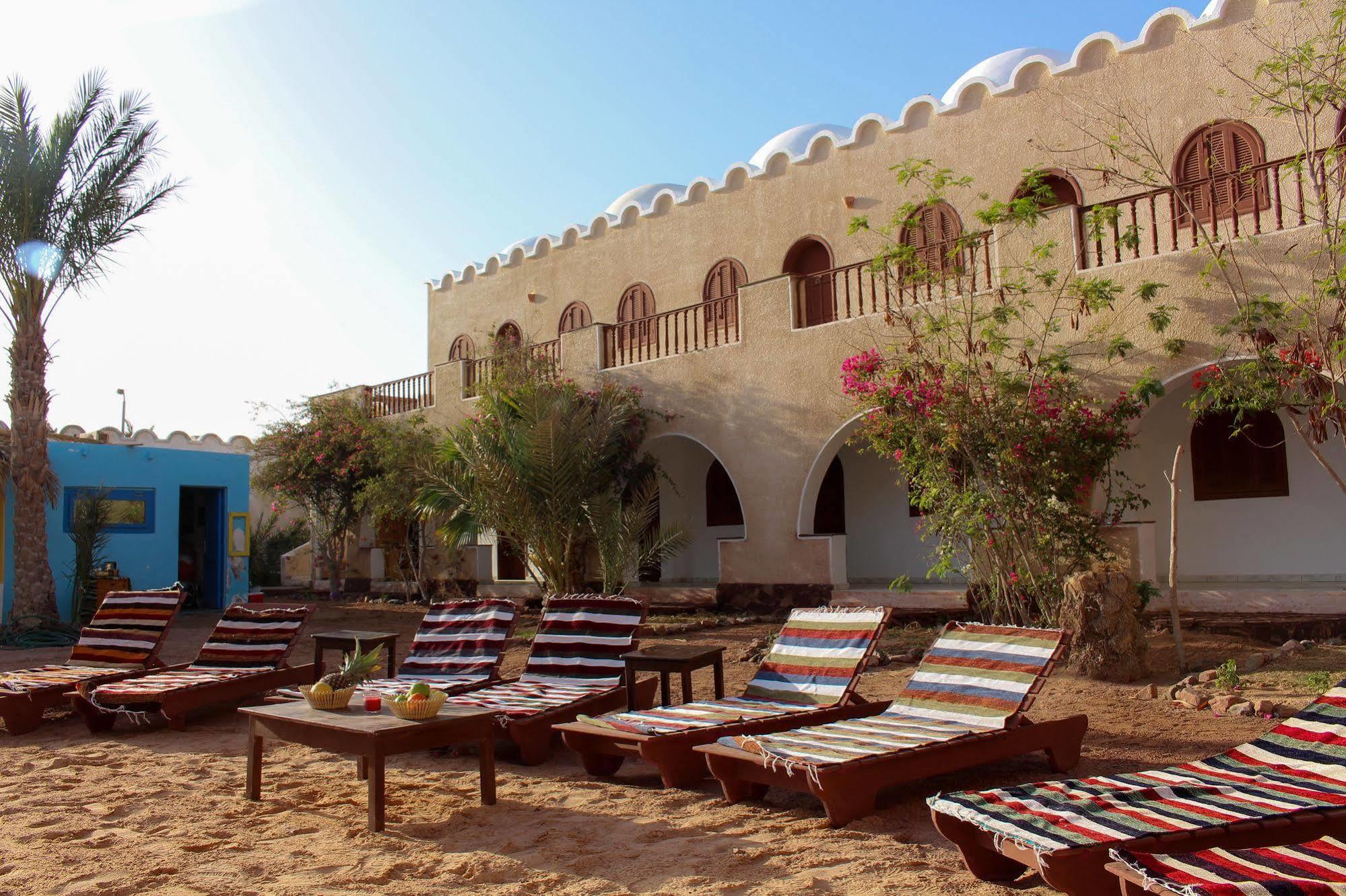 فندق ومركز غوص غواصى دهب المظهر الخارجي الصورة